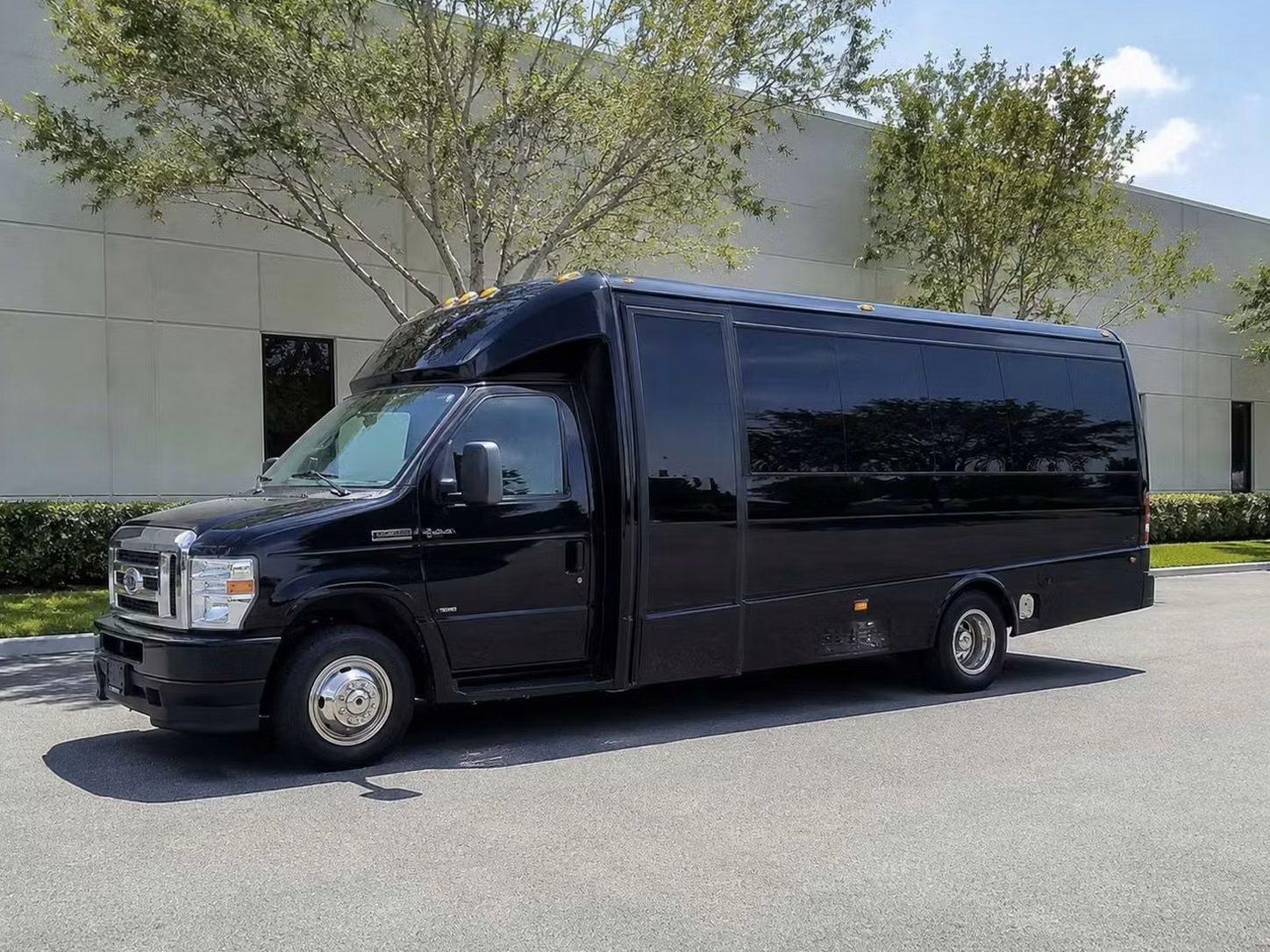 parkland 18 passenger minibus rental