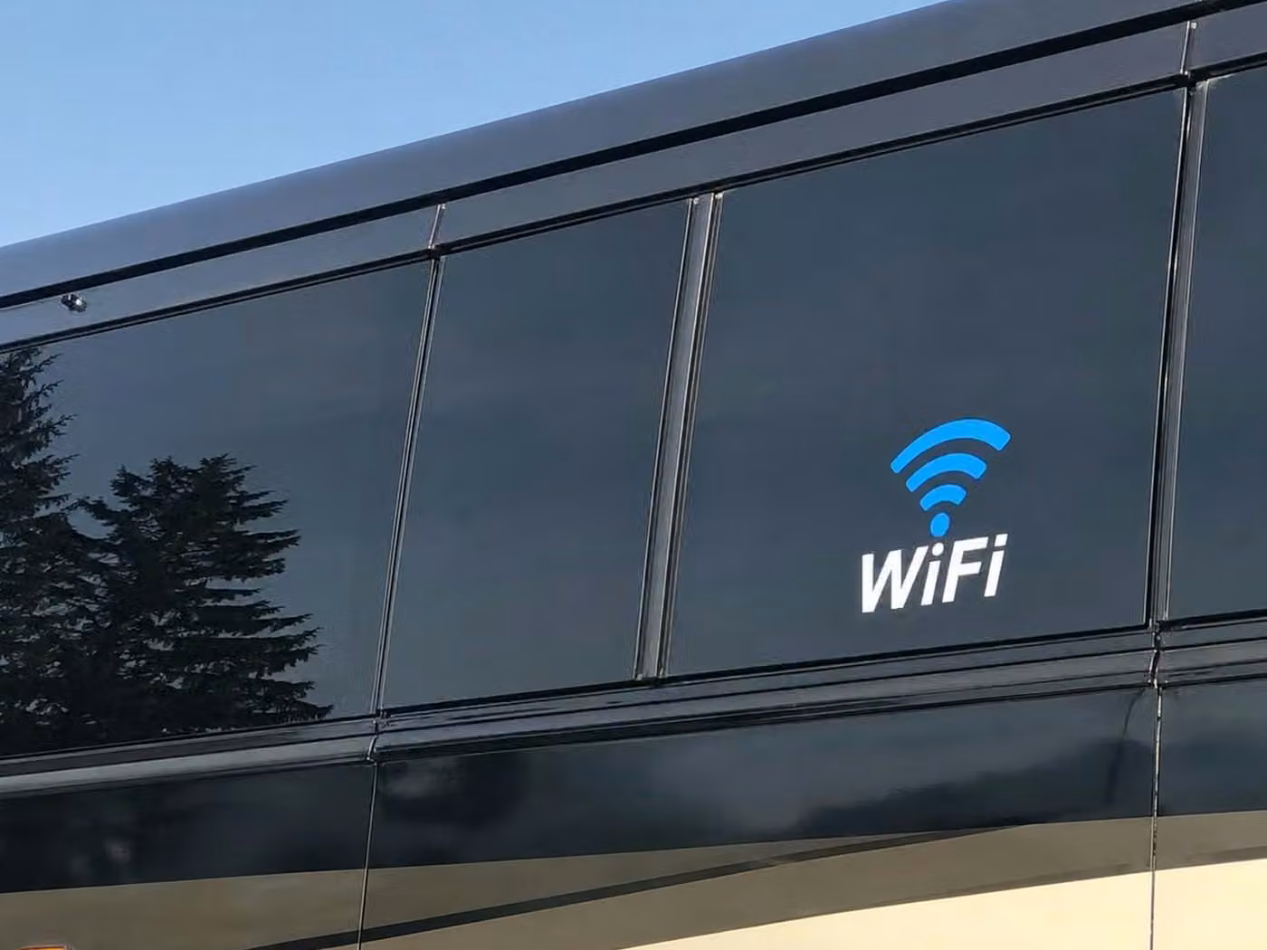 parkland 20 passenger minibus wifi