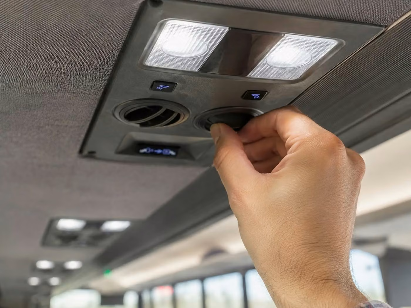 parkland 25 passenger minibus air conditioning