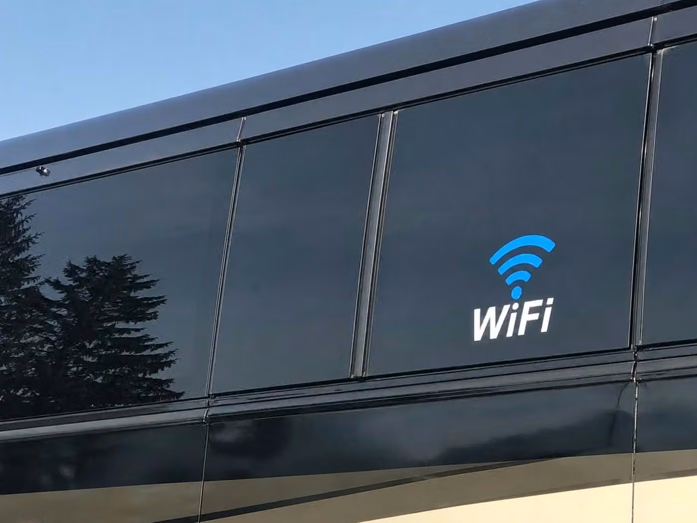 parkland 25 passenger minibus wifi