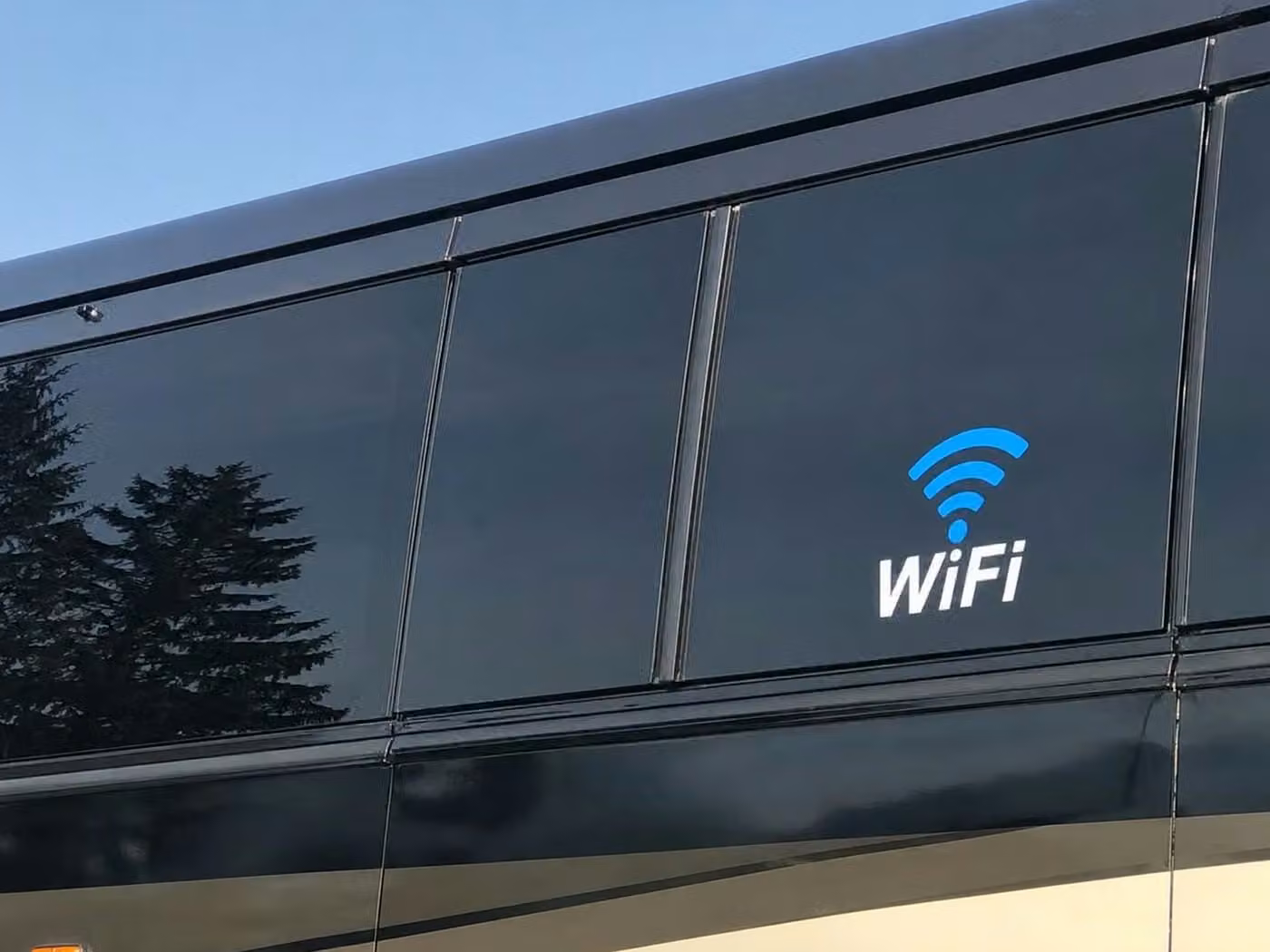 parkland 56 passenger charter bus wifi