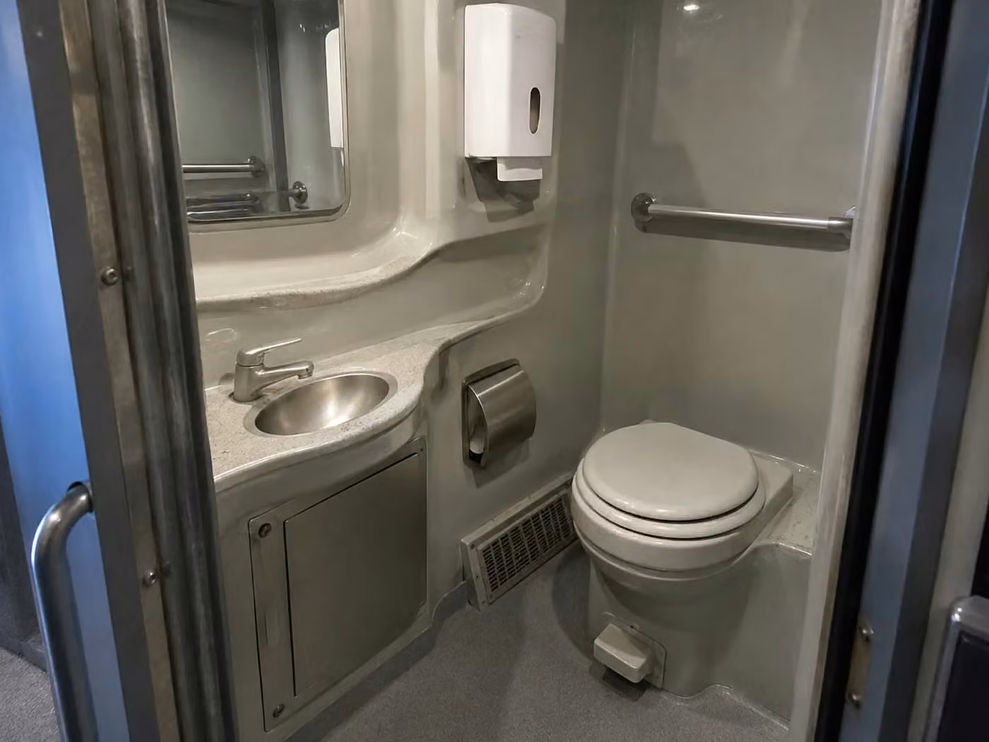 parkland charter bus onboard restroom
