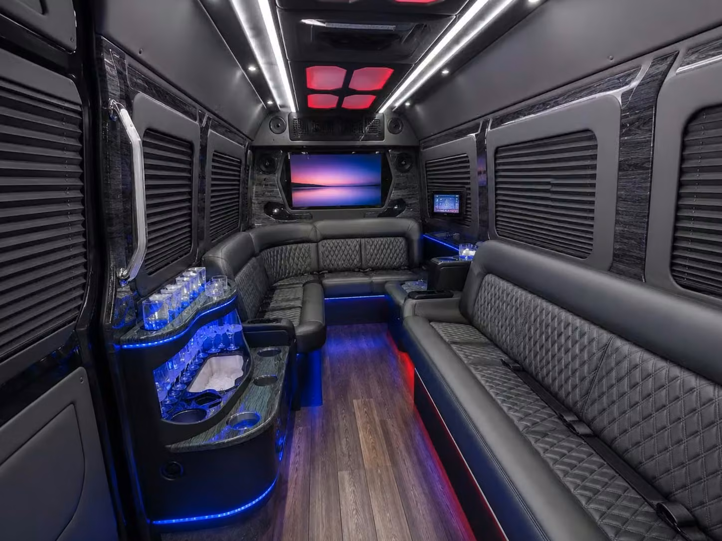 parkland government and military buses with wifi power outlets and onboard restrooms